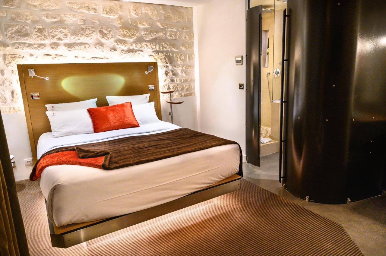 Suite with Winter Garden View